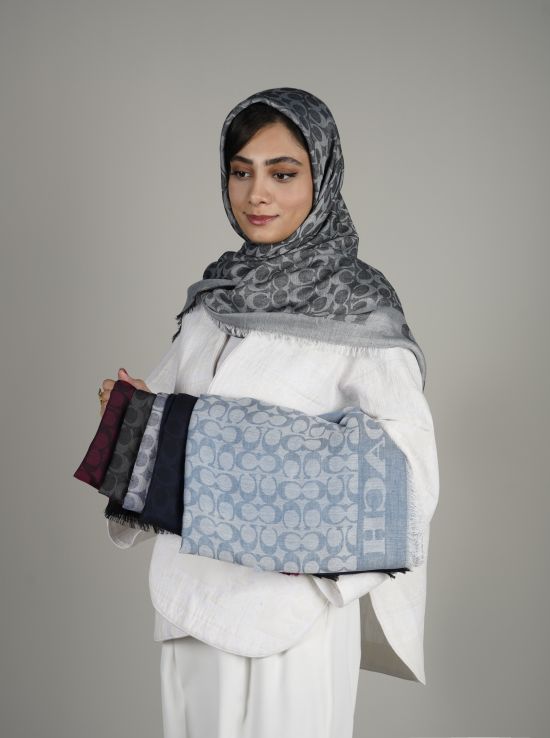 روسری اسکارلت