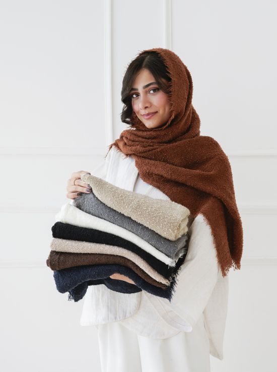 شال برفکی دور ریش سارا